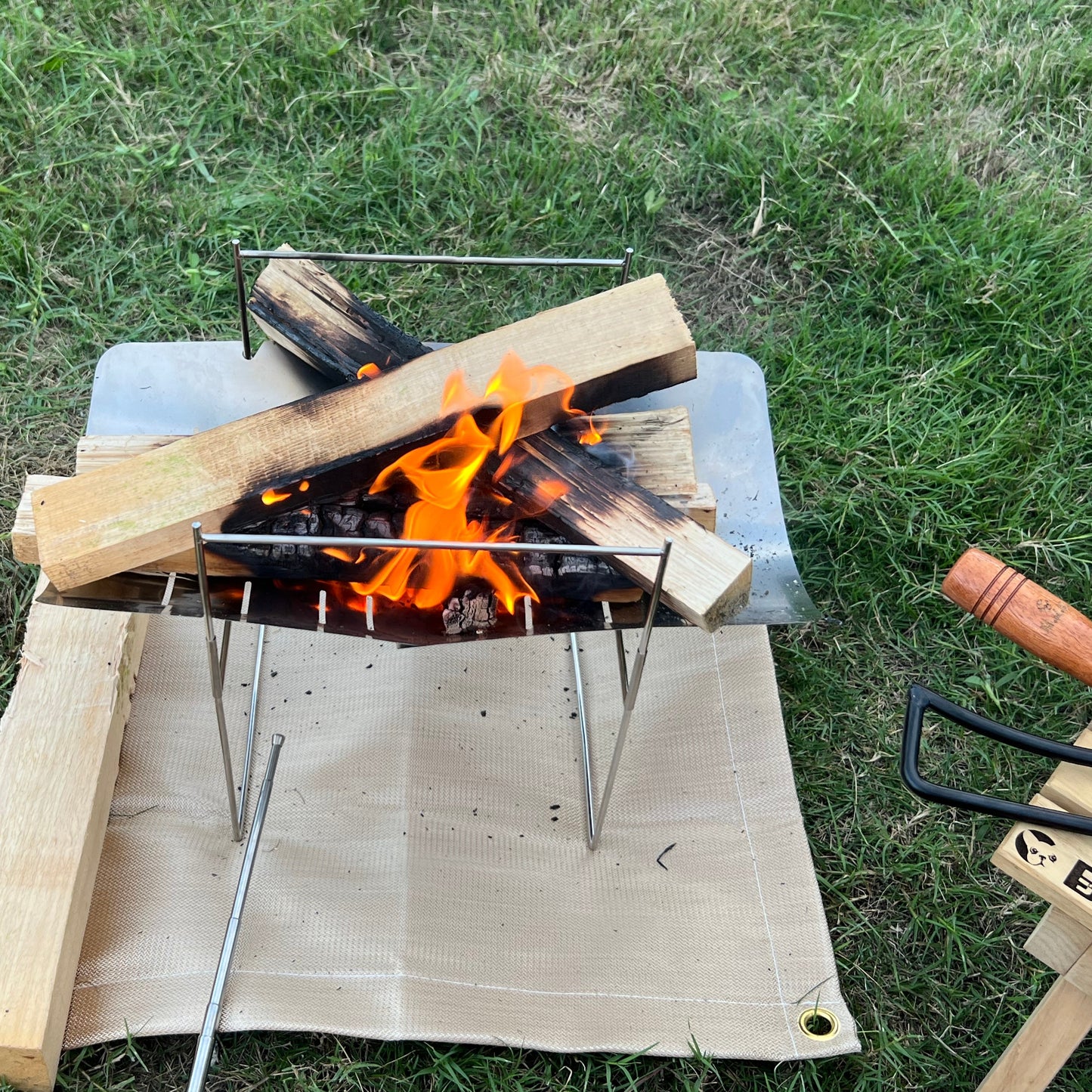 焚き火シート 耐火500℃｜45×45cm ガラス繊維製 ハトメ付き キャンプ用